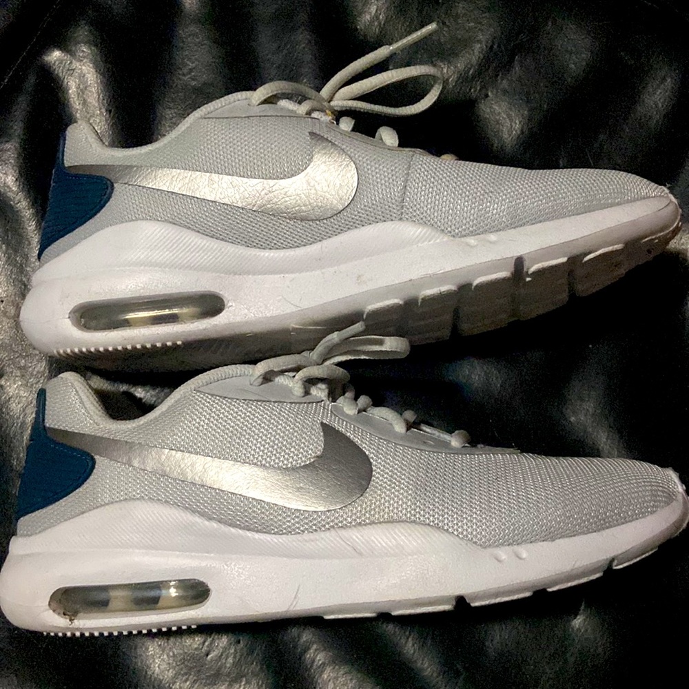 Nike Air Women’s Shoe Size 6